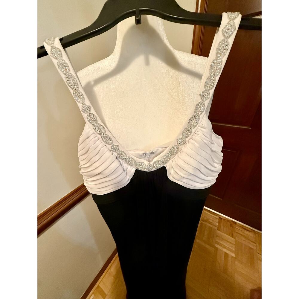 Alex Evenings Beaded Black & Ivory Formal Gown Size 6 - Picture 7 of 13